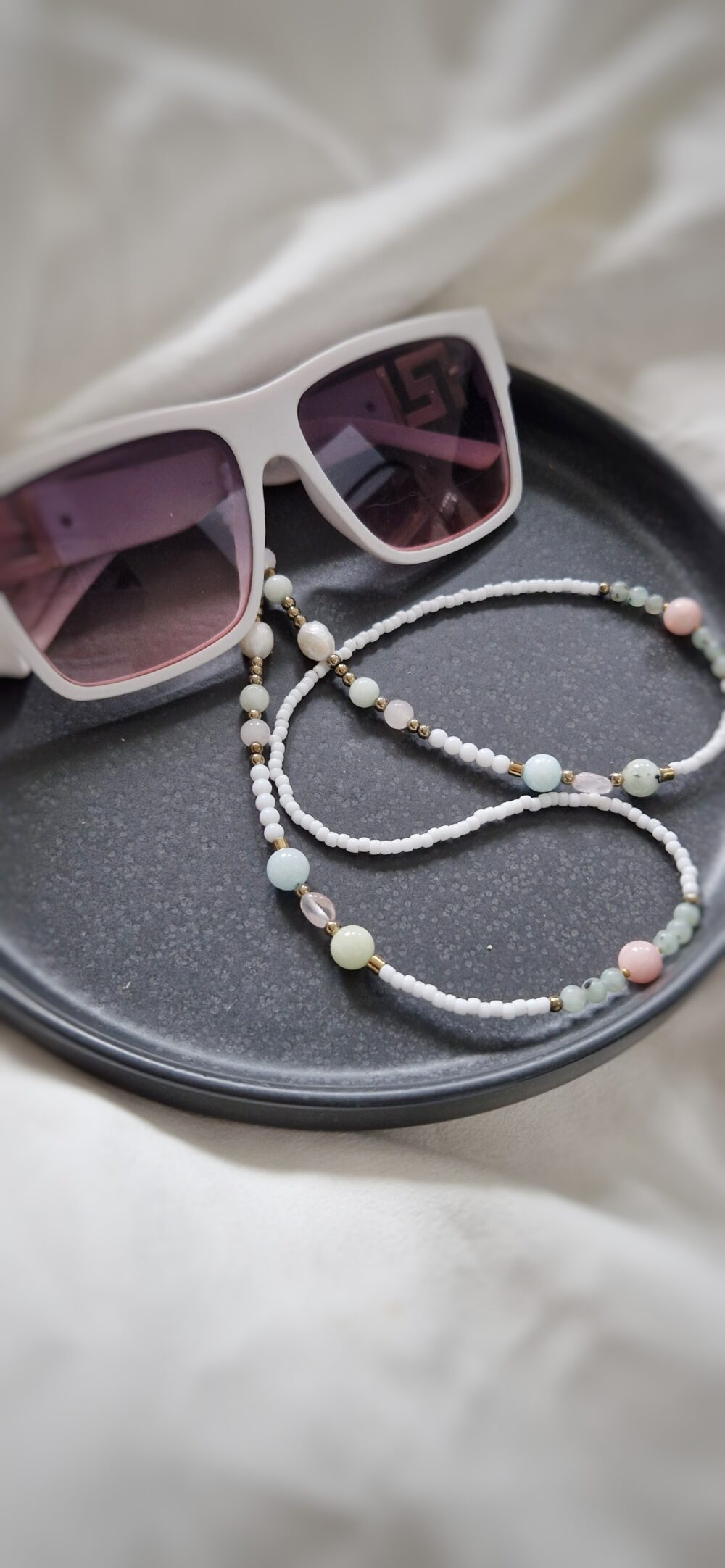 Łańcuszek do okularów z kamieni Pastels Pearls